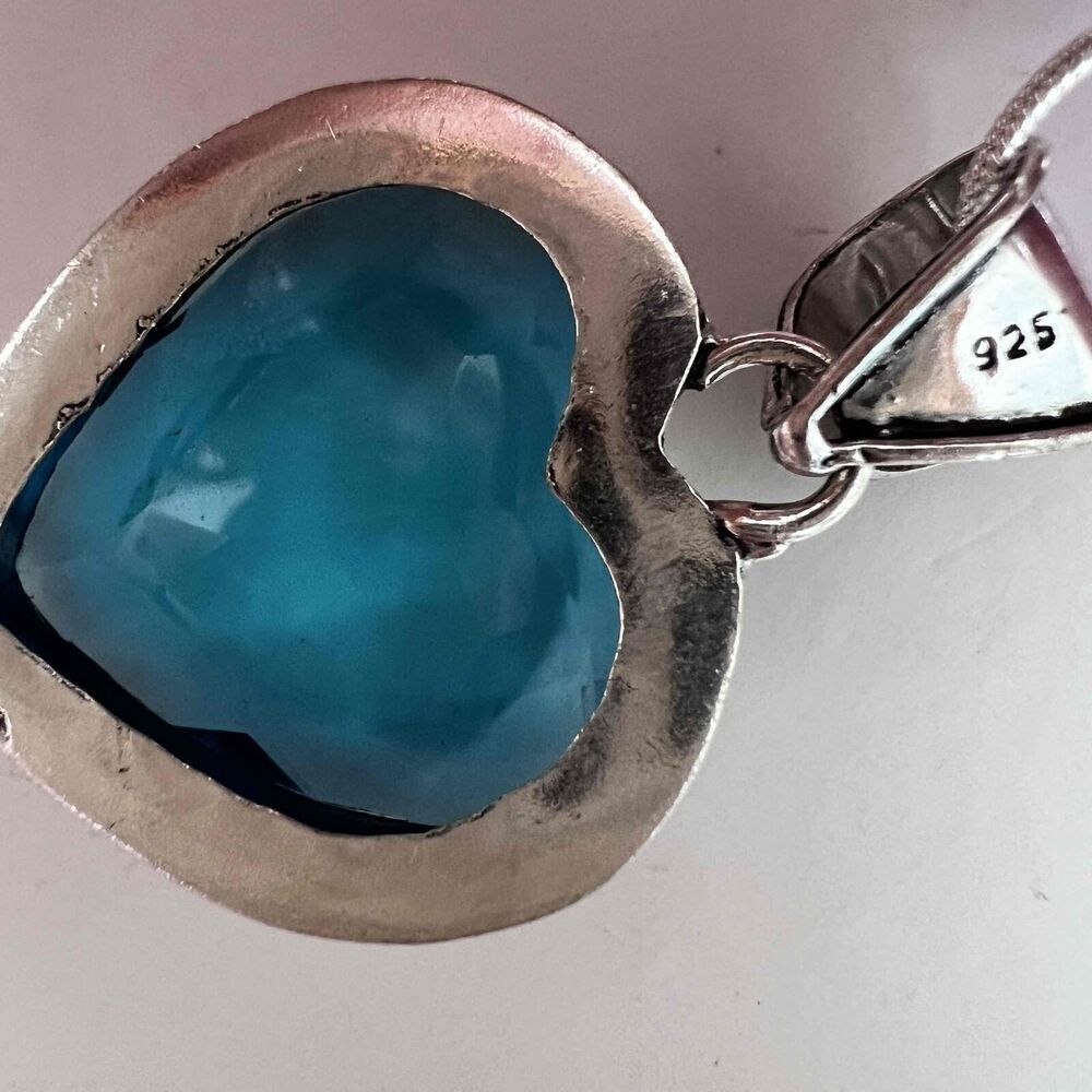 Elegant Blue Heart Pendant Necklace - Picture 5 of 11